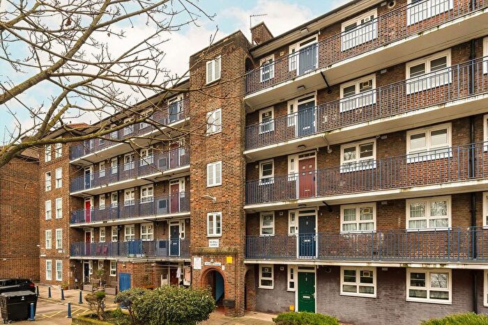 2 Bedroom Flat For Sale In Gosling Way, Oval, SW9