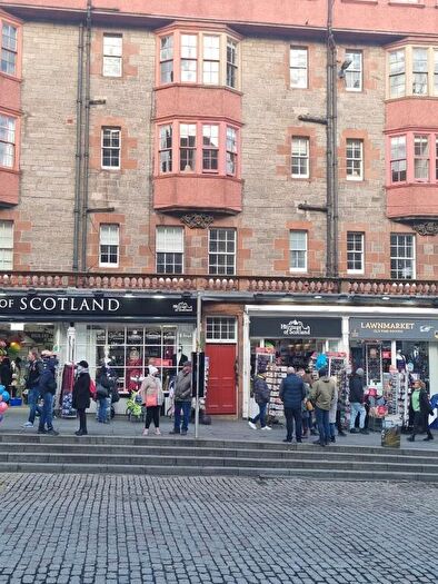 2 Bedroom Flat To Rent In Lawnmarket, Old Town, Edinburgh, EH1