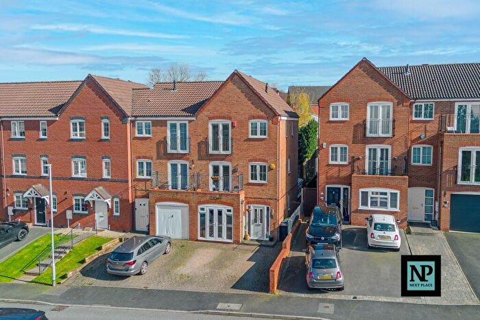 4 Bedroom End Of Terrace House For Sale In Palmerston Avenue, Wilnecote, B77