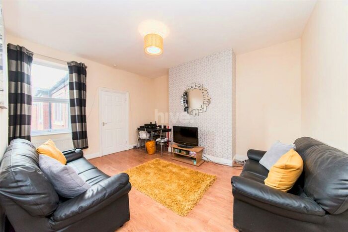 3 Bedroom Flat To Rent In Simonside Terrace, Heaton, Newcastle Upon Tyne, NE6