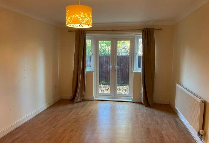 2 Bedroom Flat To Rent In Queenside Mews, Hornchurch, RM12