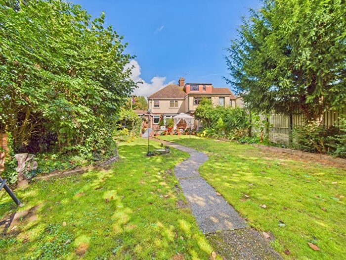 4 Bedroom Semi-Detached House For Sale In Purfleet Road, South Ockendon, RM15