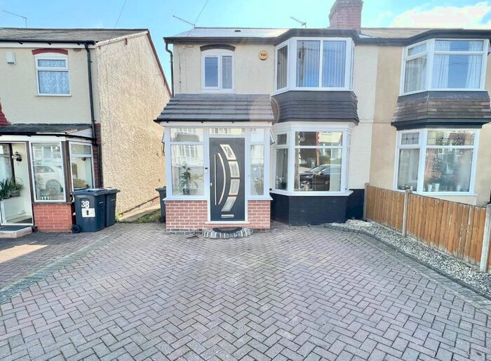 3 Bedroom Semi-Detached House To Rent In Stanley Avenue, Harborne, Birmingham, B32