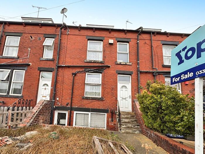 2 Bedroom Terraced House For Sale In Longroyd View, Leeds, LS11