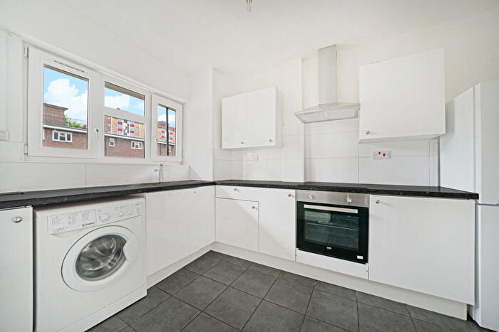 3 Bedroom Flat To Rent In Wenlock Court, New North Road, N1