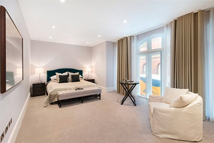 3 Bedroom Flat To Rent In Hay Hill, London, W1J