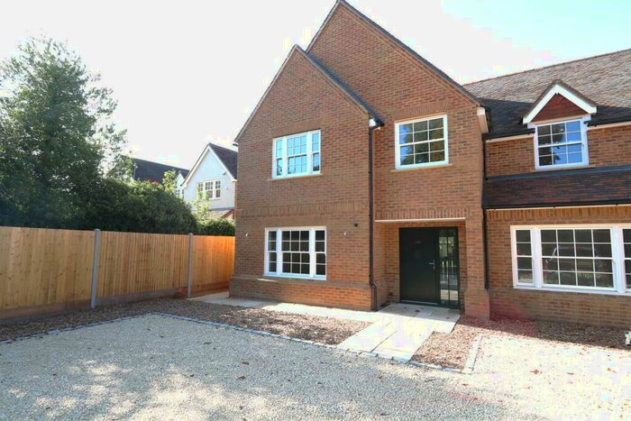 4 Bedroom Semi-Detached House To Rent In The Street, Effingham, KT24