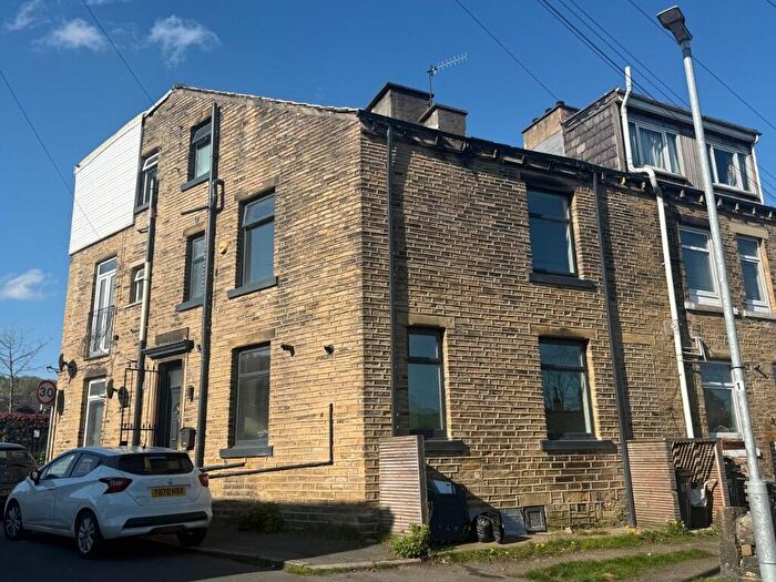 3 Bedroom Terraced House To Rent In Huddersfield Road, Elland, West Yorkshire, HX5