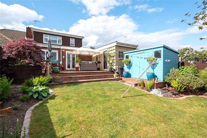 4 Bedroom Bungalow For Sale In Wilbury Drive, Dunstable, Bedfordshire, LU5