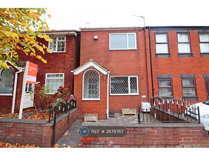 2 Bedroom Semi Detached House To Rent In Walkden Road, Worsley, Manchester, M28