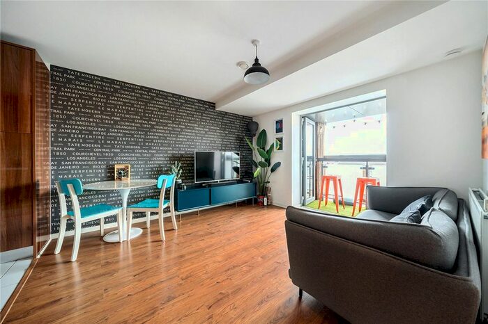 2 Bedroom Flat For Sale In Cardigan Road, London, E3