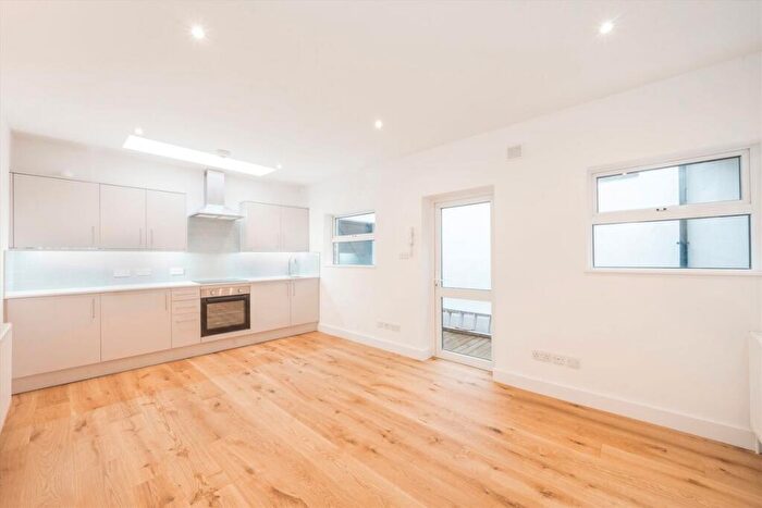 Studio To Rent In Highbury Park, Highbury Park, N5