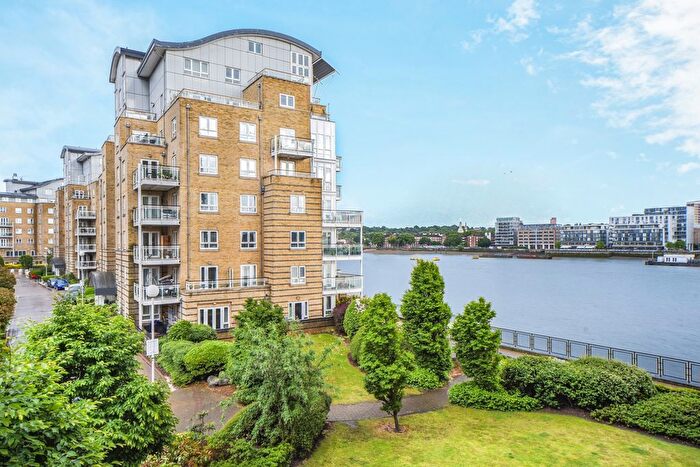 2 Bedroom Flat For Sale In St. Davids Square, Isle Of Dogs, London, E14