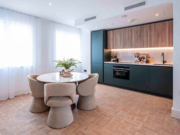 1 Bedroom Flat For Sale In One Clapham, Clapham Junction Approach, SW11