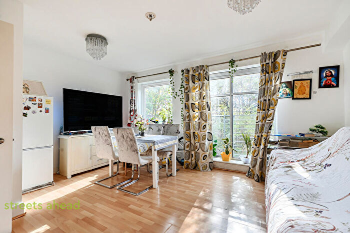 2 Bedroom Apartment For Sale In Mayday Road, Thornton Heath, CR7