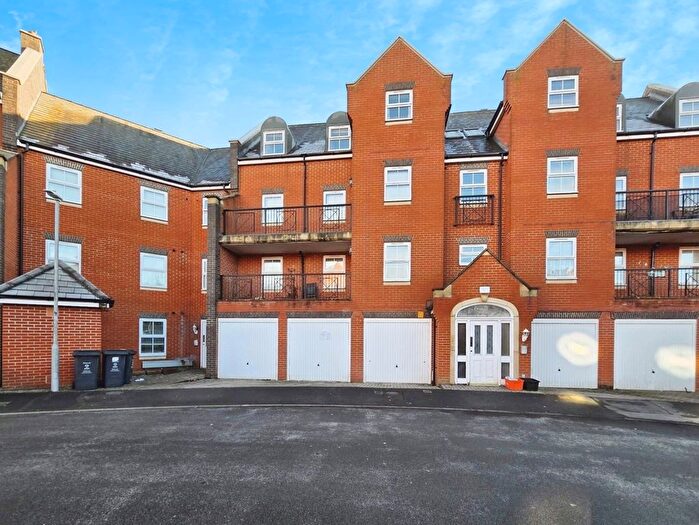 2 Bedroom Flat For Sale In Lynmouth Road, Swindon, Wiltshire, SN2