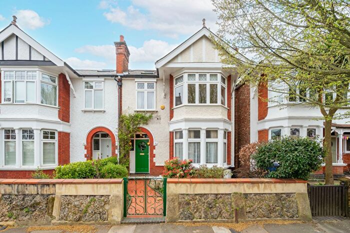 5 Bedroom Semi-Detached House For Sale In Boileau Road, Ealing, W5