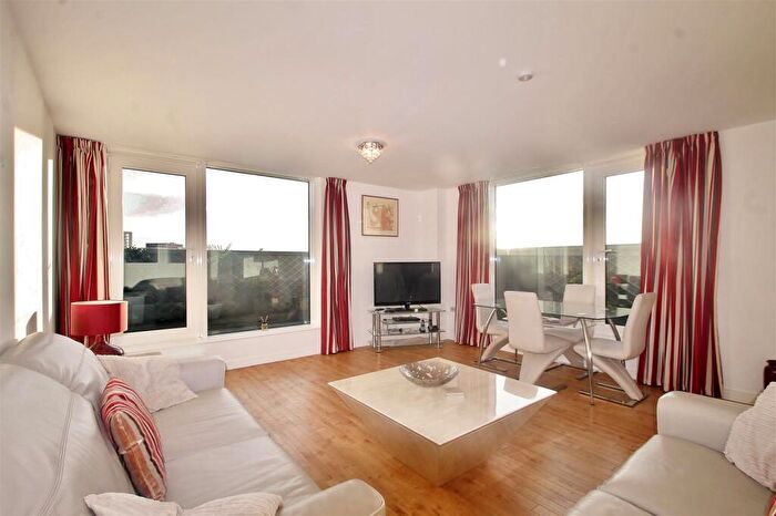2 Bedroom Apartment To Rent In Quayside, Mermaid Quay, Cardiff Bay, CF10