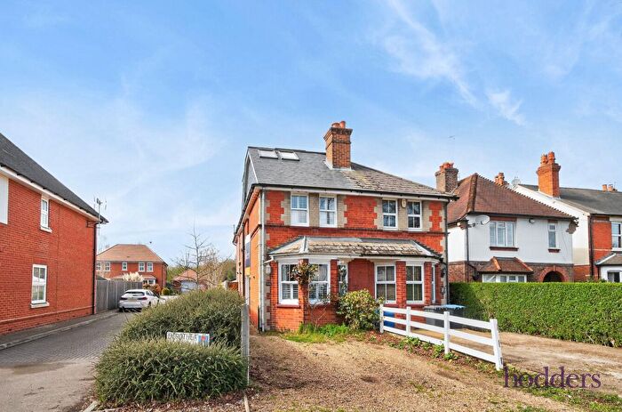 4 Bedroom Semi Detached House For Sale In New Haw Road, Addlestone, Surrey, KT15
