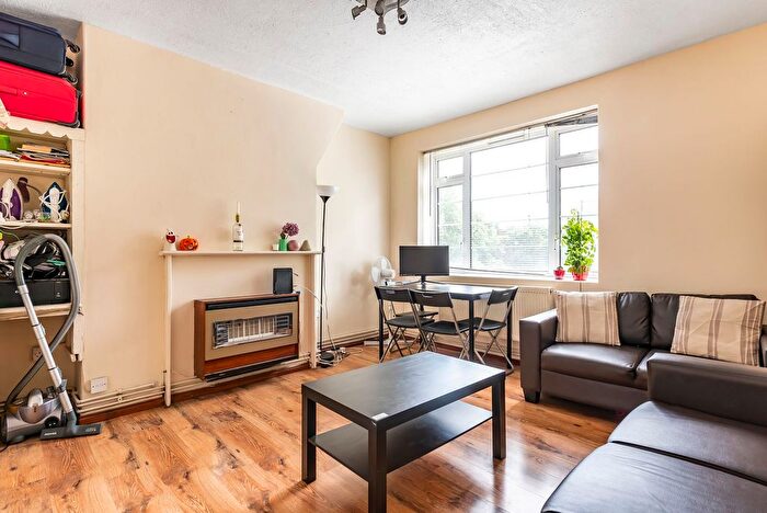 3 Bedroom Flat To Rent In Munro House, Murphy Street, SE1