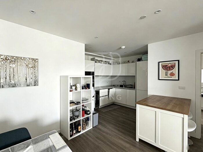 2 Bedroom Flat For Sale In Telegraph Avenue, London, SE10