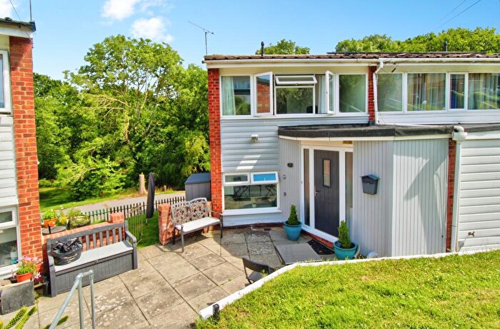 3 Bedroom End Of Terrace House For Sale In Dunster Crescent, Hornchurch, RM11