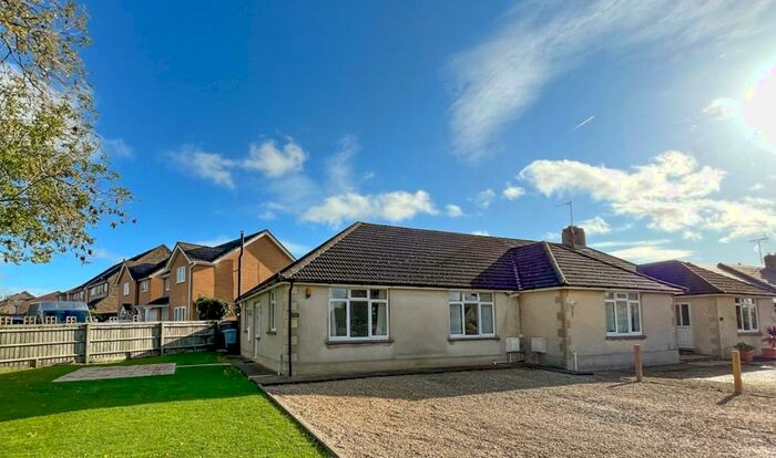 2 Bedroom Bungalow To Rent In Corbett Road, Carterton, Oxfordshire, OX18