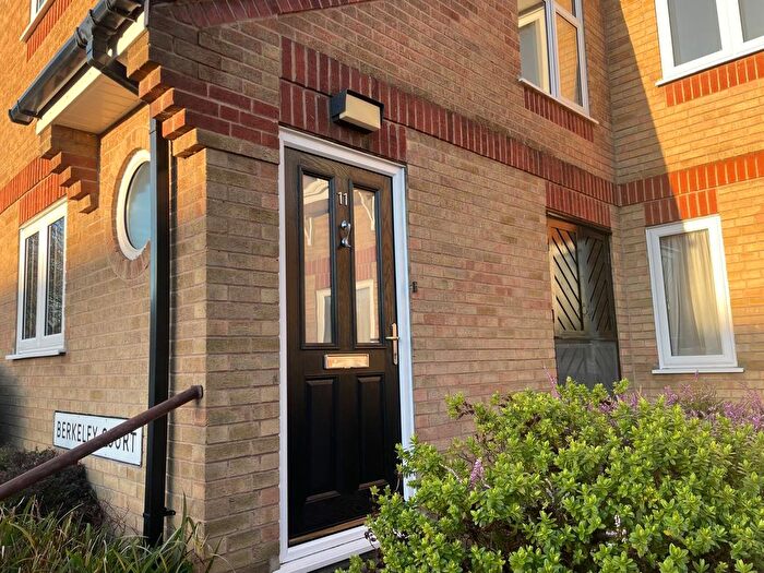 2 Bedroom Flat To Rent In Berkeley Court, Stamford, PE9