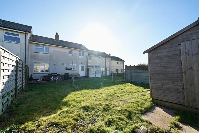 3 Bedroom Terraced House For Sale In Martinscroft Road, Portland, DT5