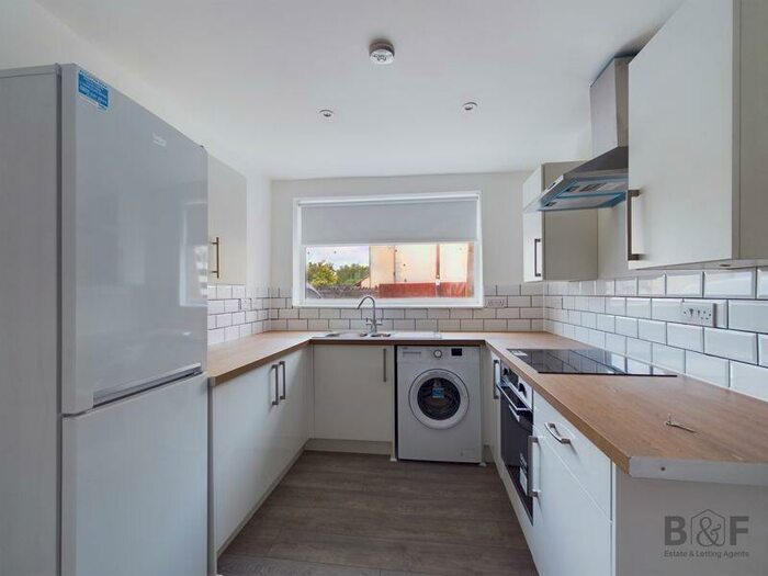 2 Bedroom Flat To Rent In Staple Hill Road, Fishponds, BS16