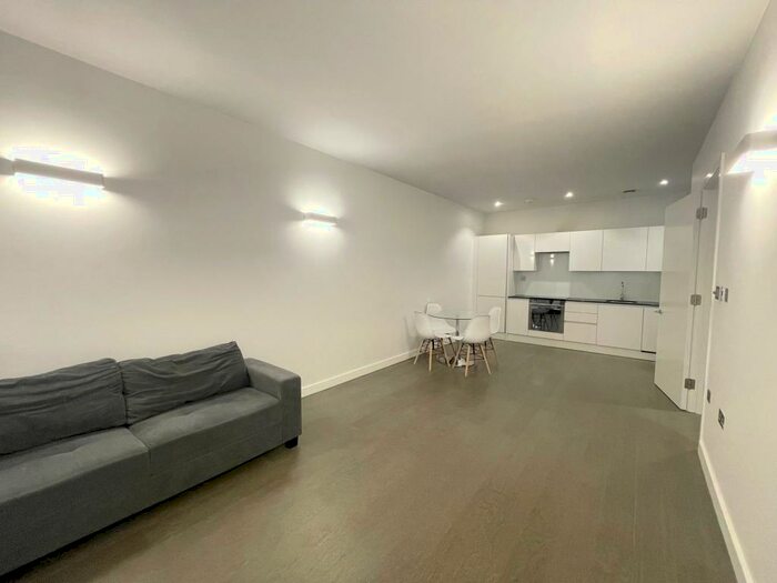 2 Bedroom Apartment To Rent In Everard Close, St. Albans, AL1