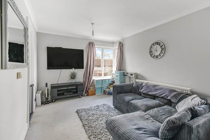 2 Bedroom Apartment To Rent In Worlds End Hill, Bracknell, RG12