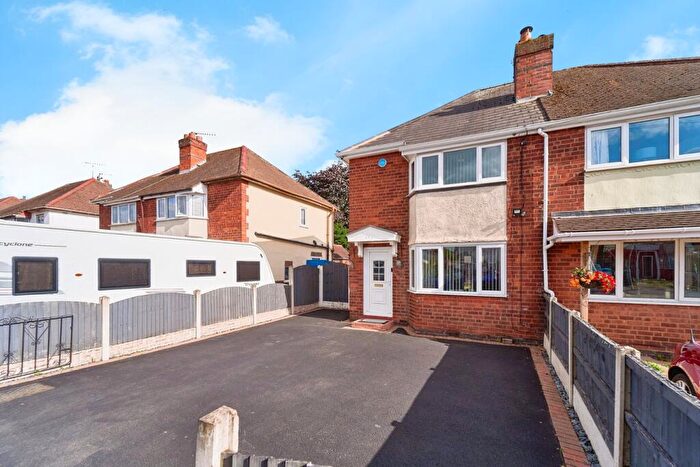 3 Bedroom Semi-Detached House For Sale In Sion Avenue, Kidderminster, DY10