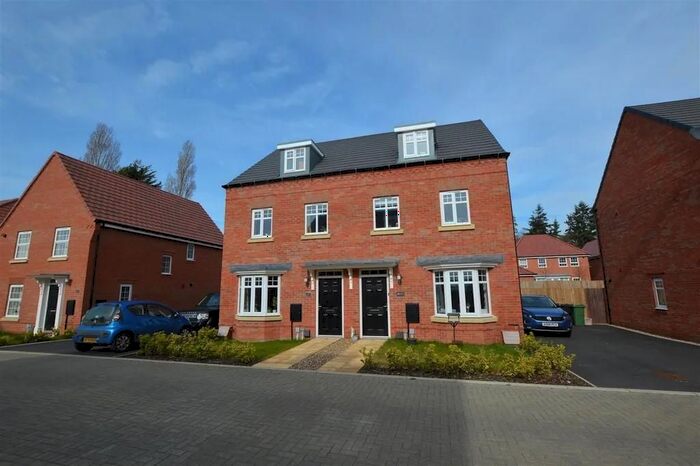 3 Bedroom Semi-Detached House To Rent In Stafford Way, Woodland Heath, Rackheath, NR13