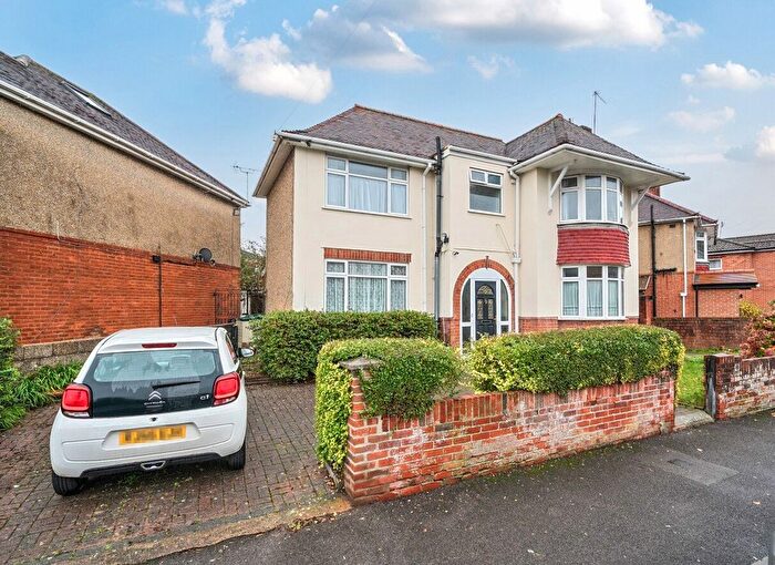 3 Bedroom Detached House For Sale In Waterhouse Lane, Shirley, Southampton, Hampshire, SO15