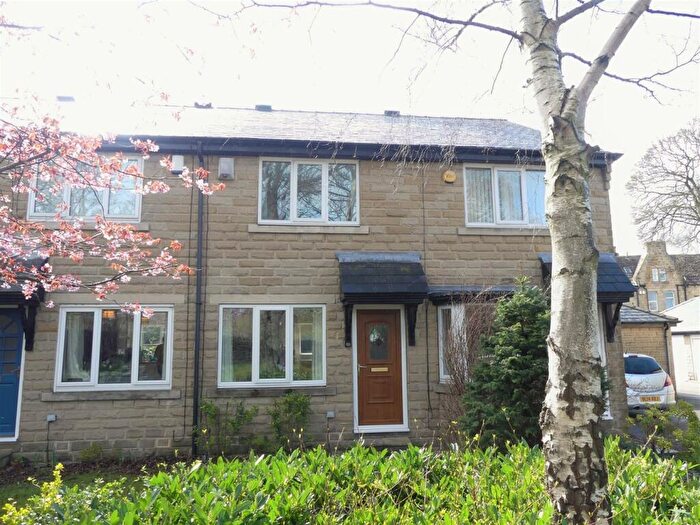 2 Bedroom Town House To Rent In Coverley Garth, Yeadon, LS19