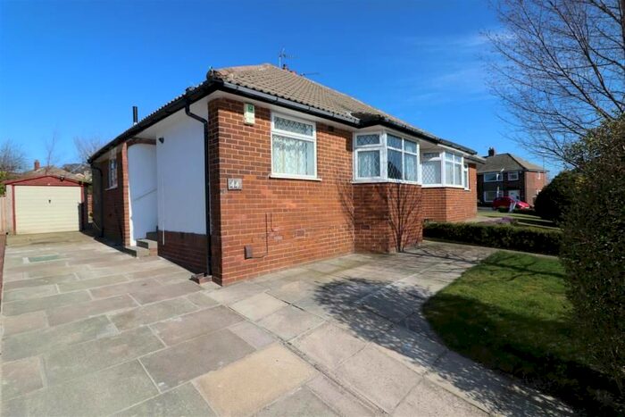 2 Bedroom Property To Rent In Grove Farm Crescent, Leeds, West Yorkshire, LS16