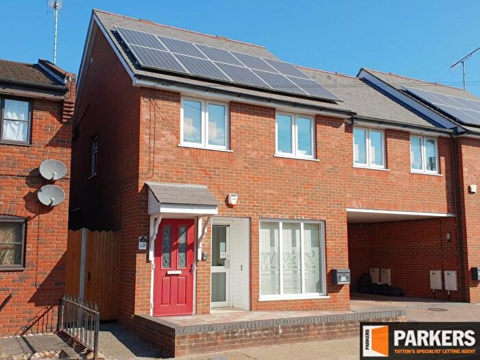 1 Bedroom Flat To Rent In Rumbridge Street, Totton, SO40