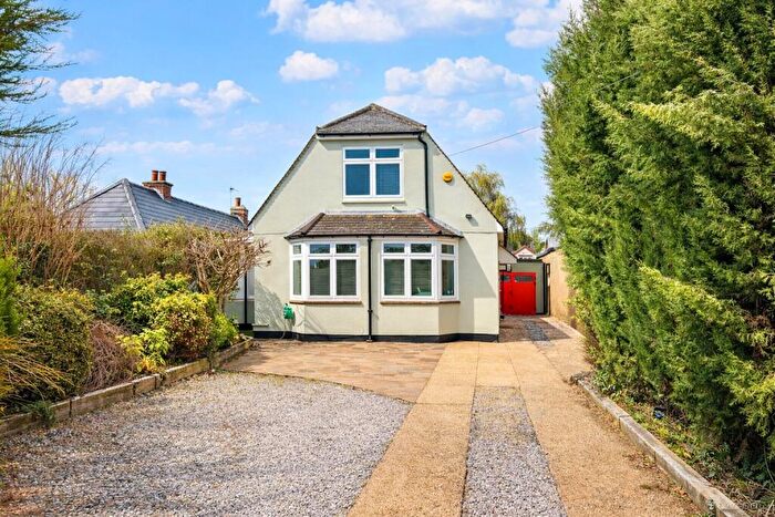 4 Bedroom Detached House For Sale In Hawfield Gardens, Park Street, St. Albans, Hertfordshire, AL2