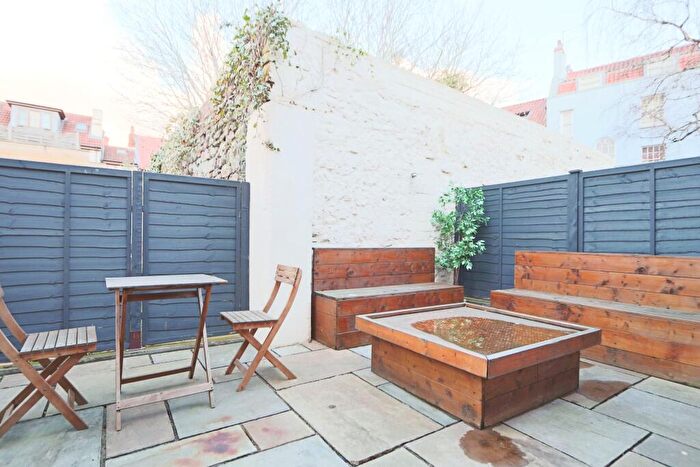 2 Bedroom Flat To Rent In Charles Place, Bristol, BS8