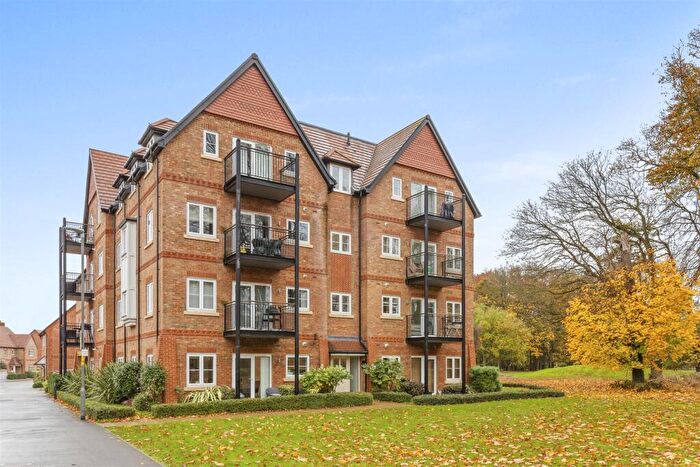 2 Bedroom Flat For Sale In Aspen Road, High Wycombe, HP10