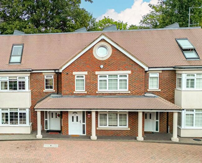 4 Bedroom Terraced House For Sale In The Avenue, Northwood, HA6