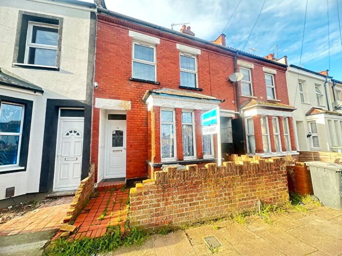 3 Bedroom Terraced House To Rent In Chiltern Rise, Luton, Bedfordshire, LU1