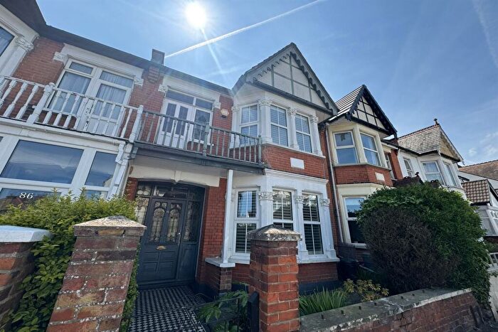 3 Bedroom Terraced House To Rent In Bedroom Terraced House In Westcliff On Sea, SS0