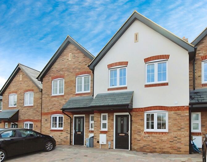 3 Bedroom Property To Rent In Montague Mews, HP4
