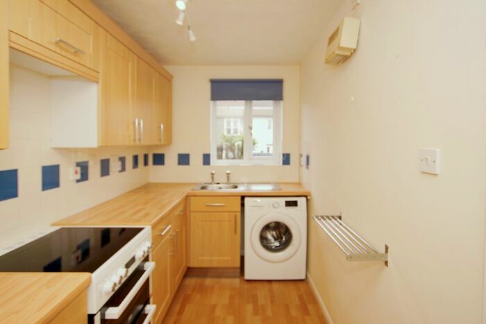 1 Bedroom Flat For Sale In Loughman Close, Kingswood, Bristol, Gloucestershire, BS15