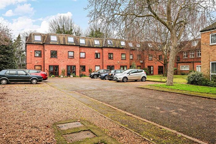 1 Bedroom Flat For Sale In Harvey Goodwin Gardens, Cambridge, CB4
