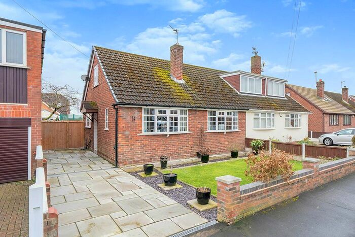 2 Bedroom Bungalow For Sale In Lambourn Avenue, Widnes, Cheshire, WA8