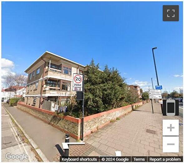 2 Bedroom Flat To Rent In Rawsthorne Court, Hounslow, TW4