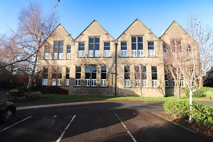 2 Bedroom Flat To Rent In Farrar Court, Leeds, West Yorkshire, LS13